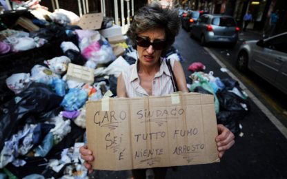 Napoli e i rifiuti, il dramma raccontato dai video sul web