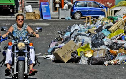 Napoli, un torinese contro i rifiuti: "Qui 2+2 non fa 4"