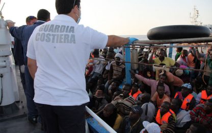 Lampedusa: la Gdf soccorre barcone in avaria. IL VIDEO