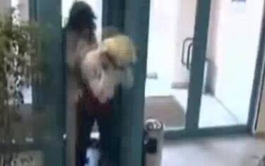 rapina_messina_vestiti_donna