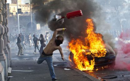 Indignati: i violenti mettono Roma a ferro e fuoco