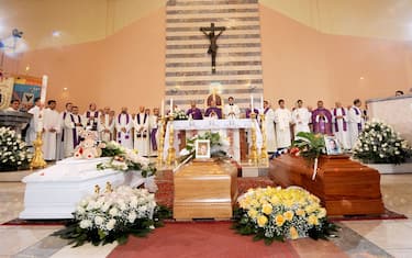 Messina, commozione ai funerali delle vittime di Saponara