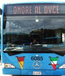 "Onore al duce", la scritta su un bus. Atac apre un'indagine