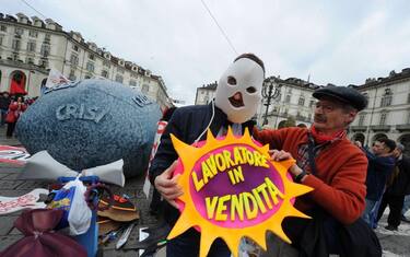 Napolitano: "Lavoro per i giovani". Cortei in tutta Italia