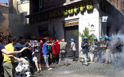 Roma: scontri tra precari e polizia vicino a Montecitorio