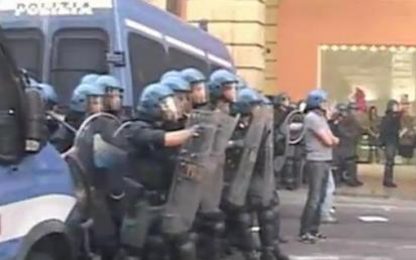 Monti a Bologna, scontri tra polizia e manifestanti: VIDEO