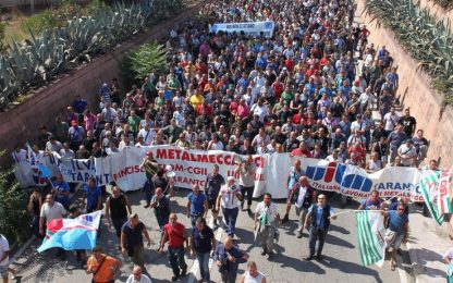 Ilva, la mobilitazione continua: nuovo sciopero e fiaccolata