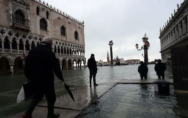 Maltempo, nubifragi sul ponte di Ognissanti: tre vittime