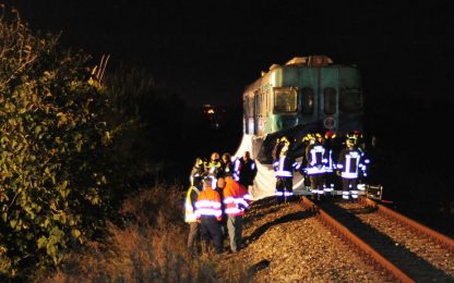 Treno travolge auto, strage in Calabria: 6 morti