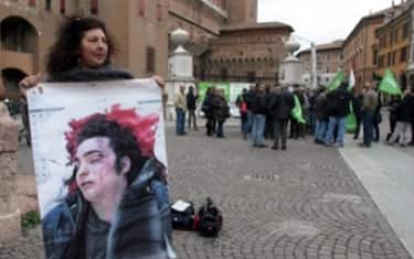 Aldrovandi, poliziotti protestano sotto ufficio della madre