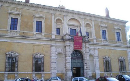 Roma, furto con fumogeni a Villa Giulia: rubati gioielli
