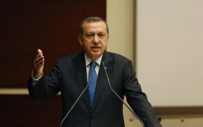 Turchia, Erdogan toglie il divieto del velo e apre ai curdi
