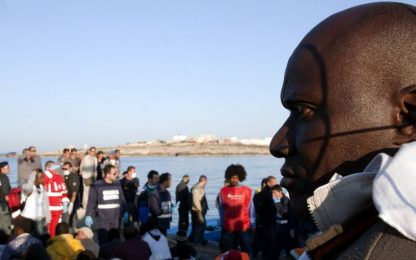Lampedusa, soccorsi in mare oltre 300 migranti