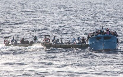 Sbarco in Puglia, donne gettate in mare dagli scafisti