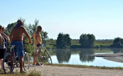 Tragedia sull'Adige, tre ragazzi scompaiono nel fiume