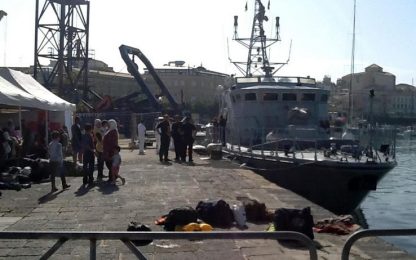 Sicilia: soccorsi due barconi con 350 migranti a bordo