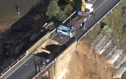 Sardegna, il ponte crollato a Nuoro visto dall'alto: VIDEO