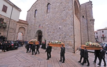 Sardegna, primi funerali. Il governo: lutto nazionale