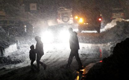Maltempo, la neve blocca il Nord. Sciatore muore in Piemonte