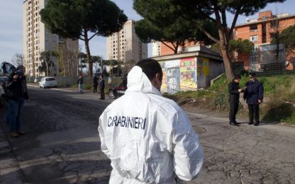 Roma, spari contro 17enne in strada: è gravissimo