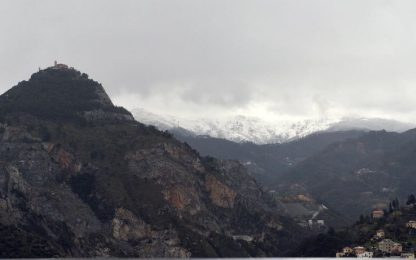 Maltempo: prima neve in Liguria, acqua alta a Venezia