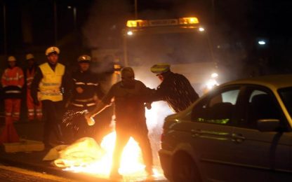 Monza: ristoratore si dà fuoco per protesta