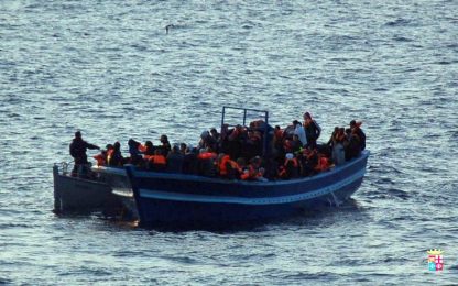 Sicilia, soccorsi 13 barconi. In salvo 1200 migranti