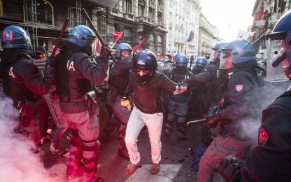 Roma, scontri e feriti al corteo dei movimenti per la casa