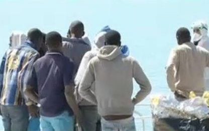Sbarchi, oltre mille migranti arrivati nel porto di Augusta
