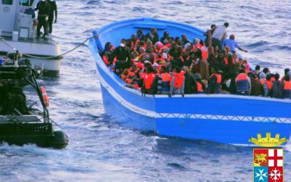 Sbarchi: 400 migranti salvati al largo del canale di Sicilia