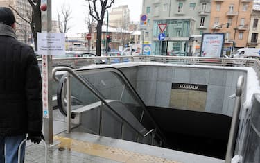 Torino, baby gang tenta di uccidere 27enne in metro