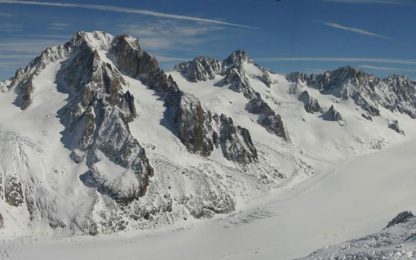 Tragedia sul Monte Bianco, trovati i corpi di 6 alpinisti