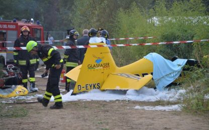 Venezia, cade aereo acrobatico durante show: muore pilota
