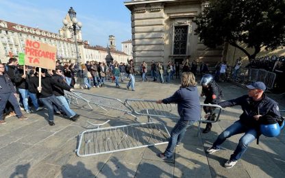 Conferenza lavoro a Torino, tensione a corteo degli studenti