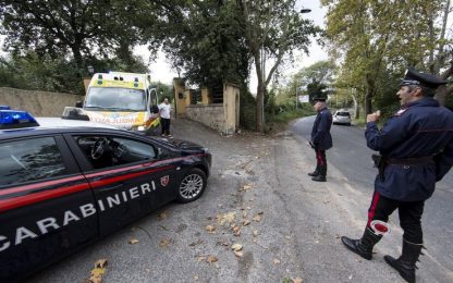 Roma, auto travolge scooter: muoiono padre e figlio