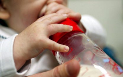 Latte in polvere al posto del materno, arrestati 12 pediatri