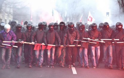 Cremona, corteo antifascista, scontri con forze dell'ordine