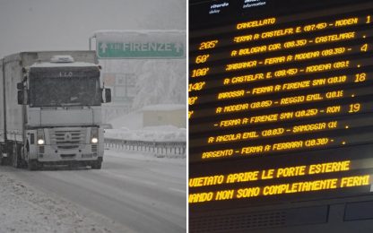 Maltempo, neve al Nord: treni in tilt, caos autostrade
