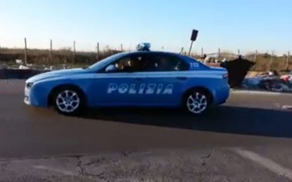 Nomadi alla guida di una Volante, Polizia: "E' una bufala"