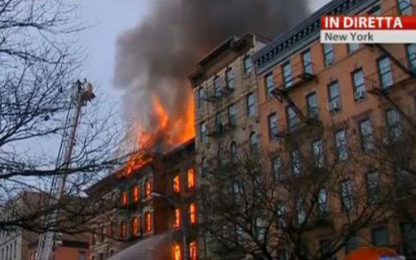 Palazzina in fiamme a Manhattan: si temono vittime