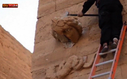 L'Isis diffonde video della distruzione del sito di Hatra