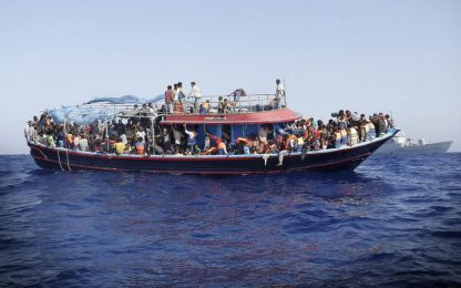 Migranti, testimoni: "Morte 400 persone in un naufragio"