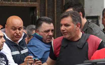 Napoli, spara all'impazzata dal balcone: 4 morti
