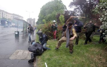 No Expo, agente pestato al corteo di Milano: un arresto