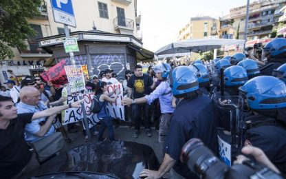 Auto pirata Roma, tensione per manifestazioni nel quartiere