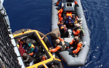Migranti, nuovo naufragio in Grecia: 10 morti, tra cui 7 bimbi