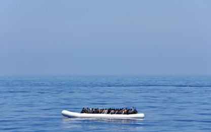 Barcone naufraga davanti alla Libia, decine di morti
