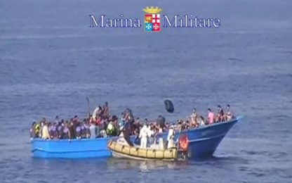 Migranti, 49 morti asfissiati nella stiva di un barcone