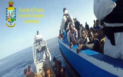 Migranti, fermati gli scafisti della strage di Ferragosto: bastonate a chi cercava di uscire dalla stiva