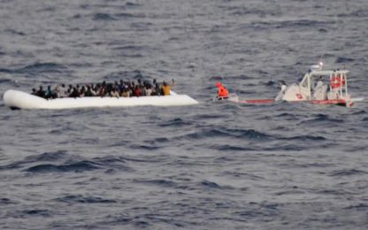 Migranti,  oltre 200 sbarcano a Catania: a bordo anche un morto